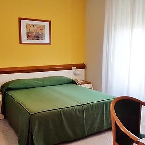 Camera con letto king size